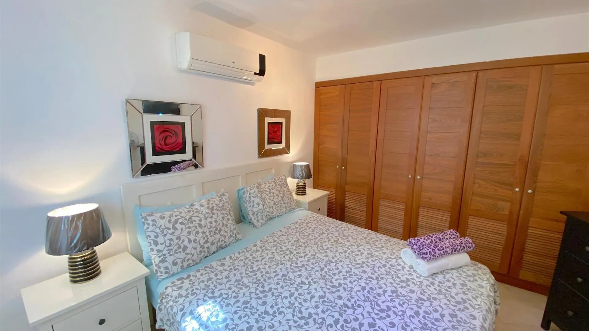 Los Corales Villas And Suites - Beach Club, Spa, Restaurants Punta Cana Hotel