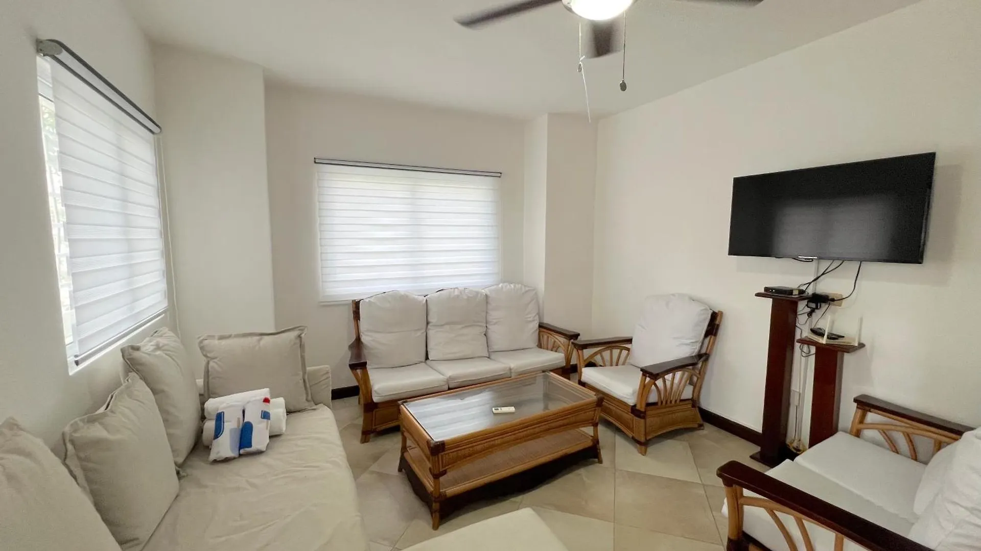 Los Corales Villas And Suites - Beach Club, Spa, Restaurants Punta Cana Hotel