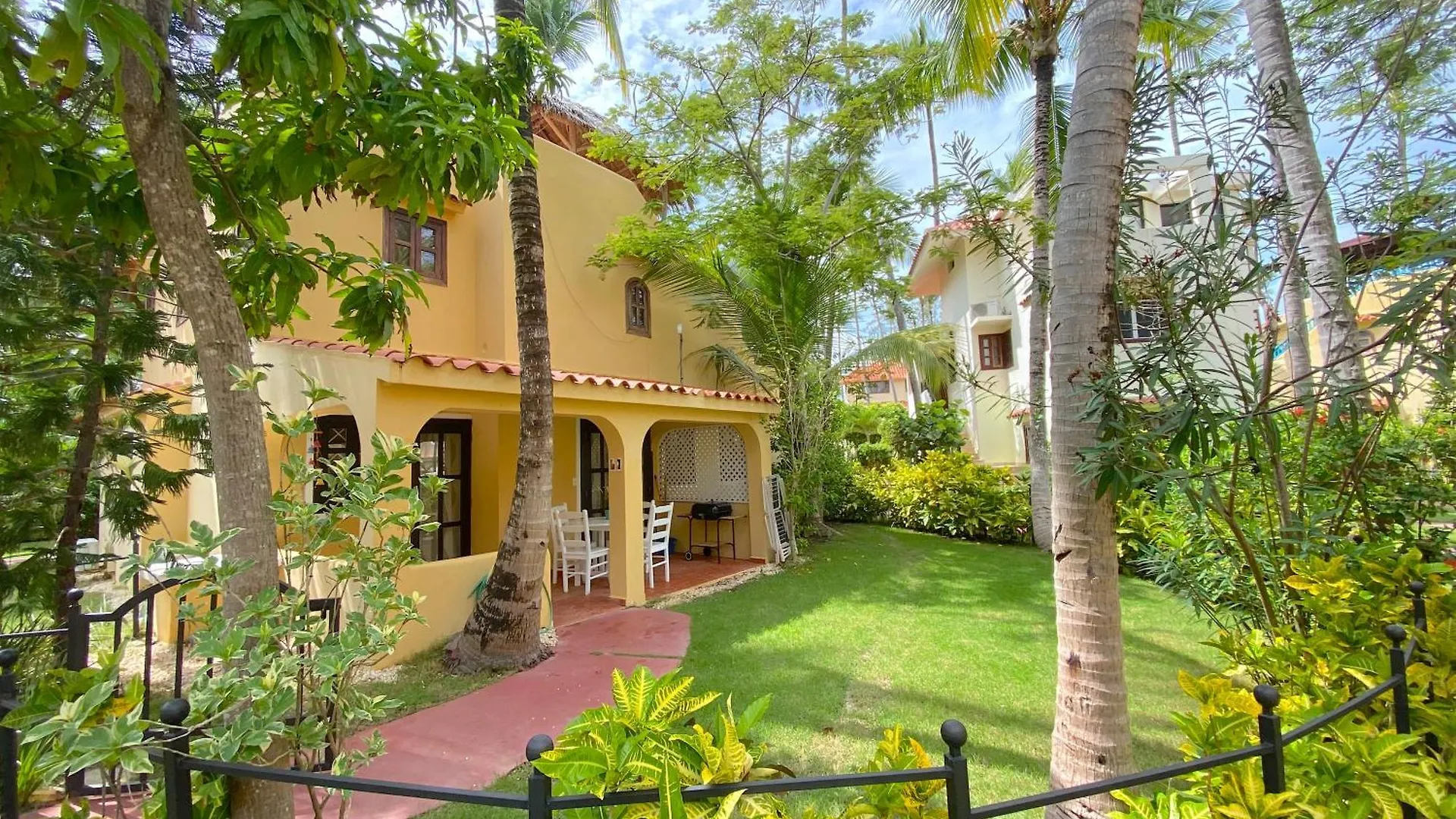Los Corales Villas And Suites - Beach Club, Spa, Restaurants Punta Cana Hotel